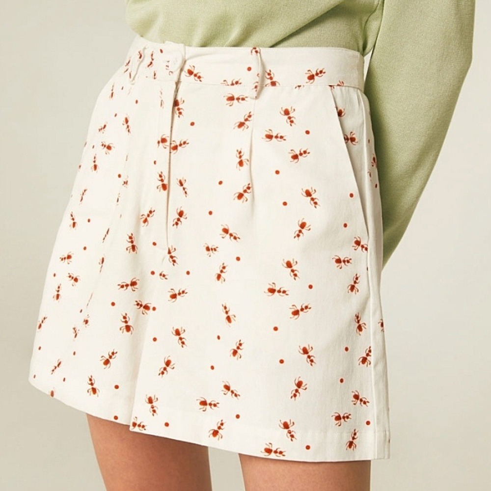 Compania Fantastica Ant Print High Waisted Shorts Sz XS Ivory Red Pleated Front